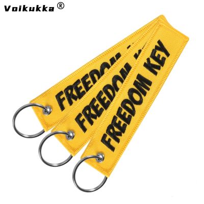 【jw】▼❣☞  1pc 2 pces 3 packs venda liberdade chave boths letras bordado mochila chaveiro carro motocicleta amarelo pingente atacado