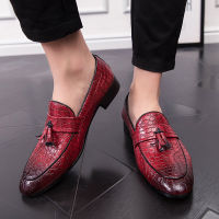 ขนาดใหญ่38-46ใหม่แฟชั่นผู้ชาย Brogue ธุรกิจอย่างเป็นทางการรองเท้าผู้ชายรองเท้าแต่งงานพู่หนัง Oxfords Pointed Toe Shoes