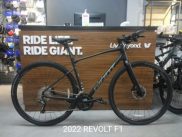 xe đạp thể thao đường trường GIANT REVOLT F1 2022 độc đáo và đẳng cấp