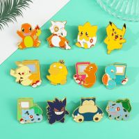 【LZ】ↂ❀✎  Pokémon Pikachu Anime Metal Esmalte Broche Emblemas na Mochila Roupas Jaquetas de Lapela Jeans Acessórios Jóias Decoração Cartão