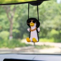 【jw】◆  Gipsita bonito anime acessório do carro swing pato pingente espelho retrovisor automático ornamentos presente de aniversário casal acessórios fragrância