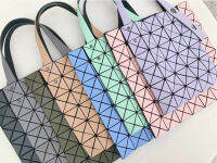 2022มิยาเกะรุ่นเดียวกันอายุการใช้งาน Prise7x7ตารางสีตัดกันเย็บกระเป๋าจิงโจ้กระเป๋าถือพับได้ Pvc