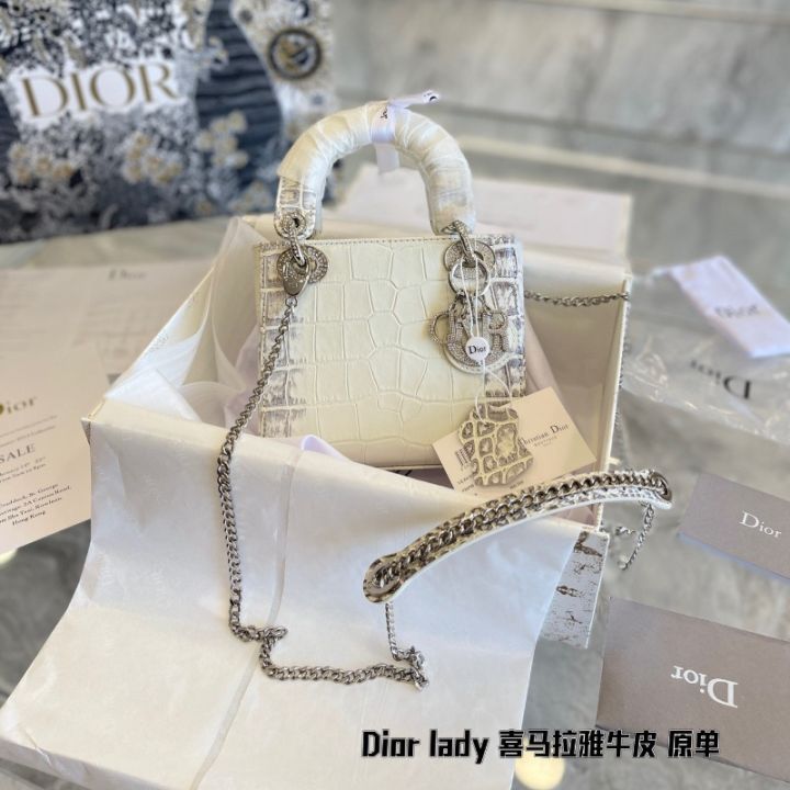 Đẳng cấp chiếc túi Lady Dior bạch tạng đang gây sốt Đỉnh cao kỹ thuật xử  lý da cá sấu khách hàng được đánh dấu chủ quyền theo cách độc lạ