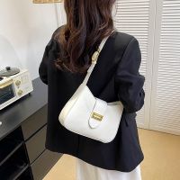 Korean Simple Girl Shoulder Bag ins Niche Fashion Commuter Baguette Bag Hot Girl Casual Travel Shoulder Bag Fashionable All-Match Underarm Bag 【AUG】