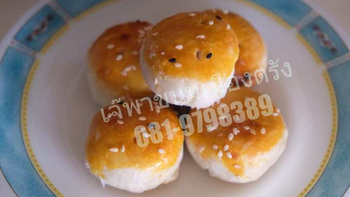 ขนมเปี๊ยะไส้หวาน-อบเทียน-ขนมโบราณ-1-กล่อง-มี-5-ลูก-สด-ใหม่-อร่อย-ราคาถูก-ไม่ผสมสารกันเสีย