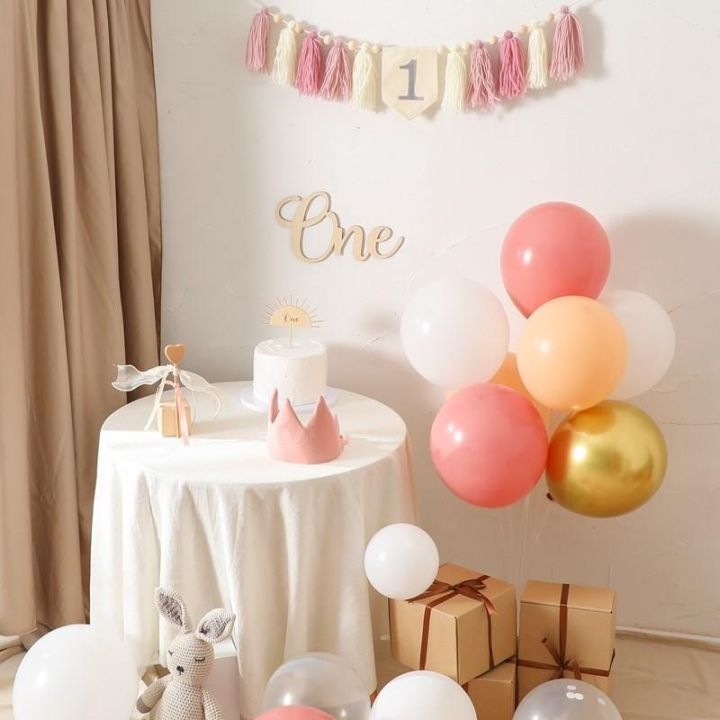 เก้าอี้รับประทานอาหารเด็ก-happy-birthday-banner-handmade-พู่จี้-first-baby-shower-birthday-party-บอลลูนอุปกรณ์ตกแต่งของเล่น