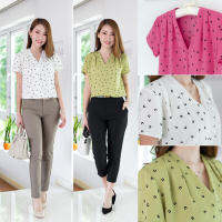 Narinari : NT131 V-Collar U Print Blouse เสื้อคอวี