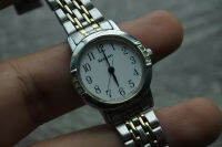 นาฬิกา Vintage มือสองญี่ปุ่น REGUNO ระบบ Quartz ผู้หญิง ทรงกลม กรอบเพชร หน้าขาว หน้าปัด 26mm สายสแตนเลส 2 กษัตริย์ของแท้ 100% เปลี่ยนถ่านใหม่แล้ว ใช้งานได้ปกติ สภาพดี