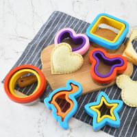 【CW】 Cute Bread Cutter Sandwich Cutter for Kid Sandwich Sealer CutterDIY Cookies Lunch Meat Pie Cutter Food Mold Kitchen Accessories