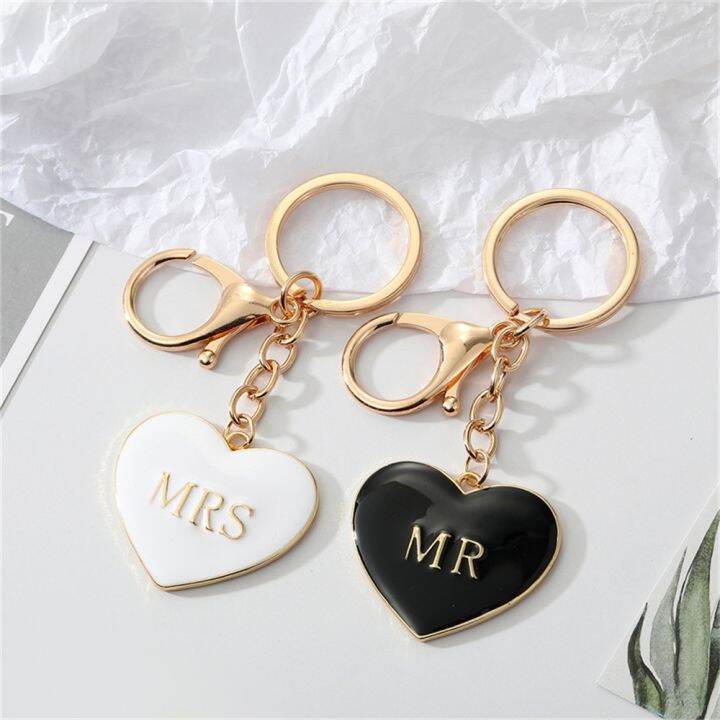 yf-simple-alloy-black-white-peach-heart-keychain-mr-mrs-love-bag-pendant-accessories-fashion-charm-lover-keyring-gifts