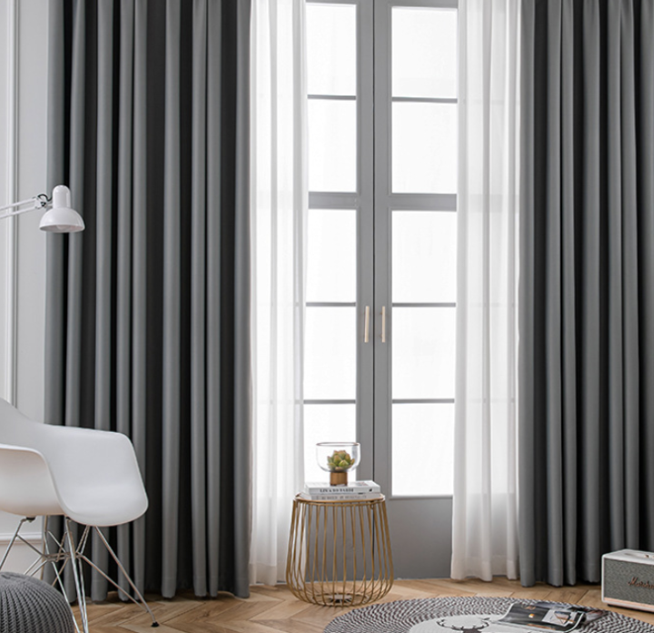 Với rèm cửa chống nắng màu xám lông chuột, không gian sống của bạn sẽ đẹp đến từng chi tiết. Màu sắc trung tính, đơn giản nhưng đẳng cấp, giúp cho căn phòng trở nên thanh lịch và tinh tế.