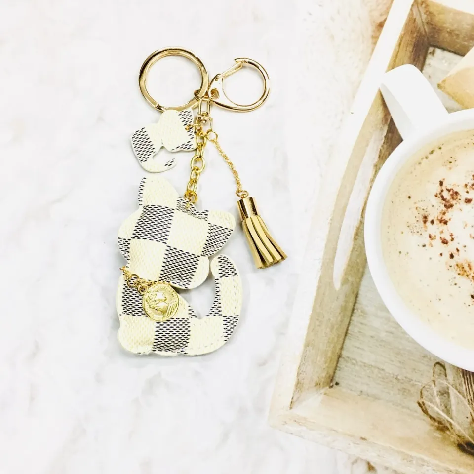 Presyo ng aktibidad】 Luxury Fashion LV cat Keychain Keyring Car chain lous  vuitton checkerd bag charm women accessories