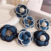 【cw】 Women  39;s Fashion Design Small Fragrant Brooch Denim Fabric Corsage Luxury Rhinestone Brooches Sweater Pins