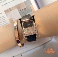 นาฬิกาข้อมือ HERMES  นาฬิกาสายหนัง - ขนาดหน้าปัด 26 mm สินค้ามีถ่าน ผ้าเช็ค ถุงผ้าแถมให้นะคะ