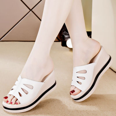 รองเท้าแตะสตรีสไตล์เกาหลีส้นลาดใหม่,รองเท้าสตรีพื้นหนาสูงขนาด7ซม. รองเท้าแตะหนังแฟชั่นระบายอากาศได้ฤดูร้อน