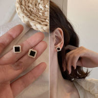 Vintage square pearl earrings, simple female, small, cool and aloof, high-end silver needles, 2023, new style QD1W