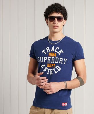 SUPERDRY TRACK &amp; FIELD GRAPHIC T-SHIRT 185 - เสื้อยืด สำหรับผู้ชาย สี Regal Navy