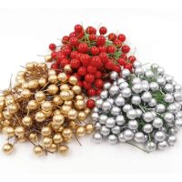 ✓ 【Xmas】50 PCS Christmas Cake Decoration 1cm Red Holly Berry Foam Ball Cake Topper Christmas Garland Wreath DIY