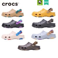 Crocs CLASSIC ALL-TERRAIN CLOG รองเท้า crocs แท้ ที่ติดรองเท้า crocs รองเท้าแตะ รองเท้าชายหาด แต่งรูกลวง ลายโลโก้ สไตล์คลาสสิก สําหรับผู้ชาย