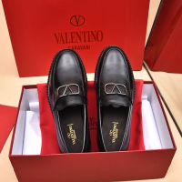 Valentinos รองเท้าหนังหนังวัวแท้สำหรับผู้ชาย,รองเท้าหนังรองเท้าโลฟเฟอร์แนวธุรกิจลำลองสีดำหรูหราแฟชั่น Top1สวมใส่สบายแบบดั้งเดิมสวมใส่รองเท้าบุรุษทนทานต่อการฉีกขาด