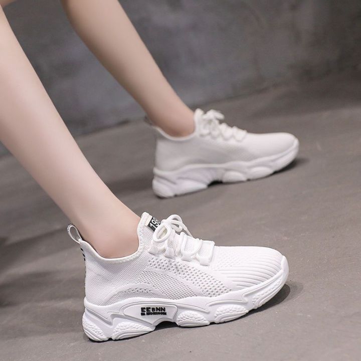 รองเท้าผู้หญิง-2023-รองเท้าผู้หญิงฤดูใบไม้ผลิและฤดูร้อนใหม่รองเท้ากีฬารองเท้าวิ่งกันลื่นตาข่ายพื้นนิ่มแบบบางสีขาว