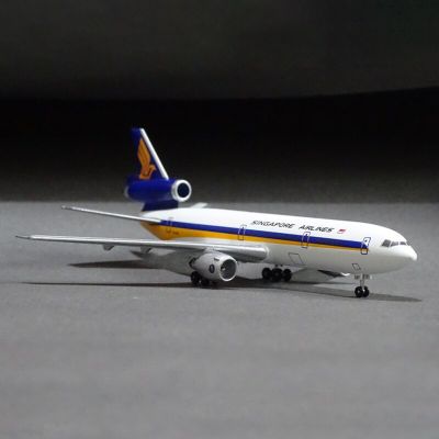 Diecast Alloy 1/400 Scale Singapore Airlines DC10-30 Airplane Model Toy Aircraft Plane For Collectible Souvenir Display Gift