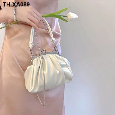 ✷ The new spring and summer 2023 oblique satchel niche design pearl fold clouds hand carry one shoulder mini bag