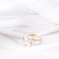 CLIVIT อารมณ์ เรียบหรู เลดี้ ไข่มุกหยดน้ำมันสีขาว เครื่องประดับดอกไม้ เครื่องประดับปาร์ตี้ แหวนสไตล์เกาหลี แหวนนิ้วผู้หญิง Camellia แหวนเปิด แหวนย้อนยุค
