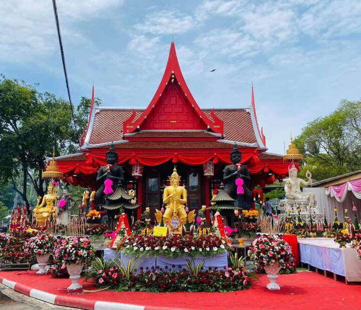 เหรียญพระพุทธชินราช-ท้าวเวสสุวรรณ-เนื้อผงไม้ทองหลาง-รุ่นจำปีปลดหนี้-หลวงพ่ออิฏฐ์-วัดจุฬามณี-รับประกันแท้ตลอดชีพ