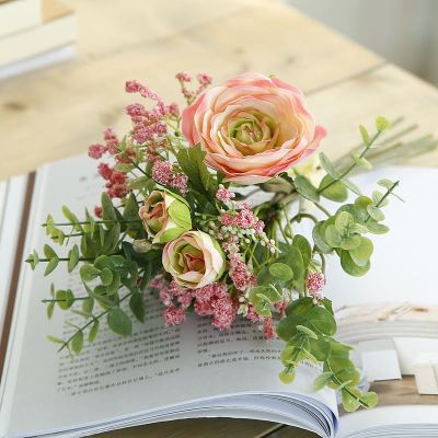 [AYIQ Flower Shop] 7ชิ้นประดิษฐ์กุหลาบสีเขียวยูคาใบ DIY เจ้าสาวช่อดอกไม้ปลอมสำหรับบ้านสวนงานแต่งงานดอกไม้ตกแต่ง