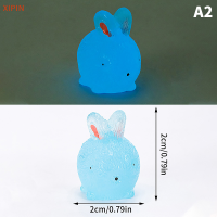 QN เครื่องประดับกระต่ายฟลูออเรสเซนต์ขนาดเล็ก2ชิ้นรูปปั้นจิ๋วจิ๋วงานฝีมือเรซินขนาดเล็กสำหรับตกแต่งบ้านตุ๊กตาภูมิทัศน์ขนาดเล็ก