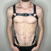 【YF】 de couro Halter Harness para homens Hollow Out cinta elástica no peito traje muscular pênis O Ring bodysuit masculino