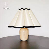 Luster ขนาดเล็ก R จีบโคมไฟตั้งโต๊ะห้องนอนข้างเตียงตกแต่งไม้ Art ใหม่สไตล์จีน Night Light Art Deco *