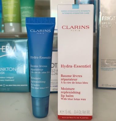 clarins-hydra-essentiel-moisture-replenishing-lip-balm-with-blue-lotus-wax-15-ml-ฟื้นบำรุงสภาพผิวให้แลดูเปล่งปลั่งอมชมพู-เรียวปากดูอิ่มเอิบมีสุขภาพดีอย่างเป็นธรรมชาติ