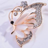 Fashion Cute Butterfly Gold Color Brooch for Women Sweater Brooch Pin Lapel Pin Jewelry Hollow Wings