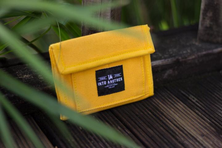 กระเป๋าสตางค์-ia-be-brave-yellow-wallet
