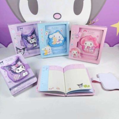 สมุดจดลายการ์ตูนน่ารัก SANRIO มีทั้งหมด 4 ลาย วัสดุตัวปิดสมุดเป็นโฟมนุ่ม ด้านในกระดาษเป็นลาย สีสันสดใส ขนาด 16×11×2 cm ( A6 )