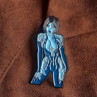 Cortana Lapel Pin Beauty Warrior Design Pin Badge Custom Soft Enamel Dark Blue เข็มกลัดสำหรับชายของขวัญอุปกรณ์เสริม