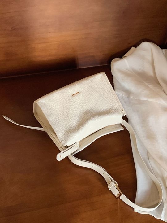 nanfeng-chio2nd-minimalist-era-tote-bag-womens-spring-high-end-commuter-large-bag-one-shoulder-messenger-bag