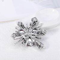 Vintage Elegant Animal Style Flower Shape Brooch for Women Birthday Christmas Gifts