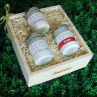 New Year Gift Set ชุดกิ๊ฟเซ็ท ของขวัญปีใหม่ คริสต์มาส ชุดเทียนหอมไขถั่วเหลือง อโรม่า Romantic Floral Set(กลิ่นหอมดอกไม้โรแมนติก)Soy Candles 45gx3 ในกล่องไม้สน