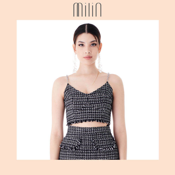 milin-scoop-v-neck-tweed-chain-strap-crop-top-เสื้อสายเดี่ยว-ผ้าทวีด-ทรงครอป-คอวี-แต่งสายโซ่-ชายรุ่ย-camer-top-white-black-สีขาว-สีดำ