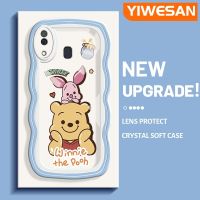 YIWESAN เคส M10s ปลอกสำหรับ Samsung ลาย A20 A30ลายการ์ตูนวินนี่ช้อนส้อมมีดหมีพูห์แฟชั่นลายคลื่นขอบครีมสีสันสดใสเคสโทรศัพท์โปร่งใสน่ารักป้องกันเลนส์กล้องซิลิโคนใสกันกระแทก