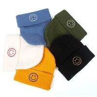 [Rear Waves]ใหม่ลูกอมสีผู้หญิง Beanies หมวกฤดูใบไม้ร่วงฤดูหนาวแฟชั่นหมวกอบอุ่นสไตล์อังกฤษยิ้มหัวถักหมวกสำหรับสาวๆกลางแจ้งหมวก