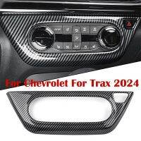 ที่ปิดแผงรถสำหรับ Chevrolet สำหรับ Trax 2024แดชบอร์ดกลางหน้าร้านเครื่องปรับอากาศเปลือกฝาปิดแบบมีรูระบายอากาศสติกเกอร์รถ