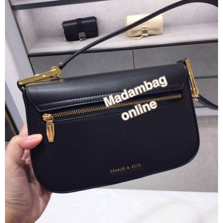 charles-keith-koa-square-push-lock-shoudler-bag-กระเป๋าสะพายไหล่-มีสายยาวสะพายข้าง