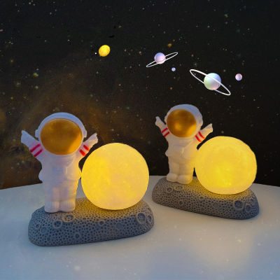 Ins โคมไฟตั้งโต๊ะรูปดวงจันทร์นักบินอวกาศน่ารัก ของขวัญตกแต่งบ้าน โคมไฟกลางคืน โคมไฟหัวเตียง