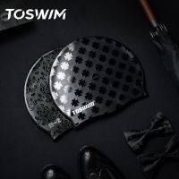 TOSWIM หมวกว่ายน้ำสำหรับผู้ชายหมวกว่ายน้ำป้องกันแสงแดดว่ายน้ำเครื่องป้องกันหูกันน้ำมีคลอรีนซิลิโคนสำหรับผู้ใหญ่ระดับมืออาชีพ