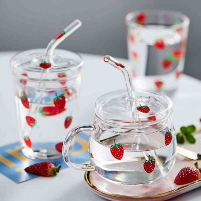【High-end cups】 Kawaii สตรอเบอร์รี่แก้วแก้วด้วยฟางสร้างสรรค์ทนต่ออุณหภูมิสูงกระจกใสถ้วยน้ำครัวเรือนนมน้ำผลไม้แก้ว
