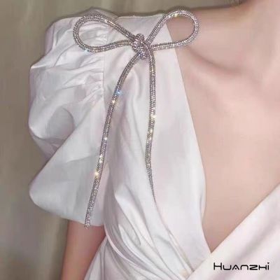 HUANZHI 2020 NEW Korean INS Personality Exaggeration Shiny Zircon Bow Dress Brooch for Women Girls Collar Accessories Jewelry